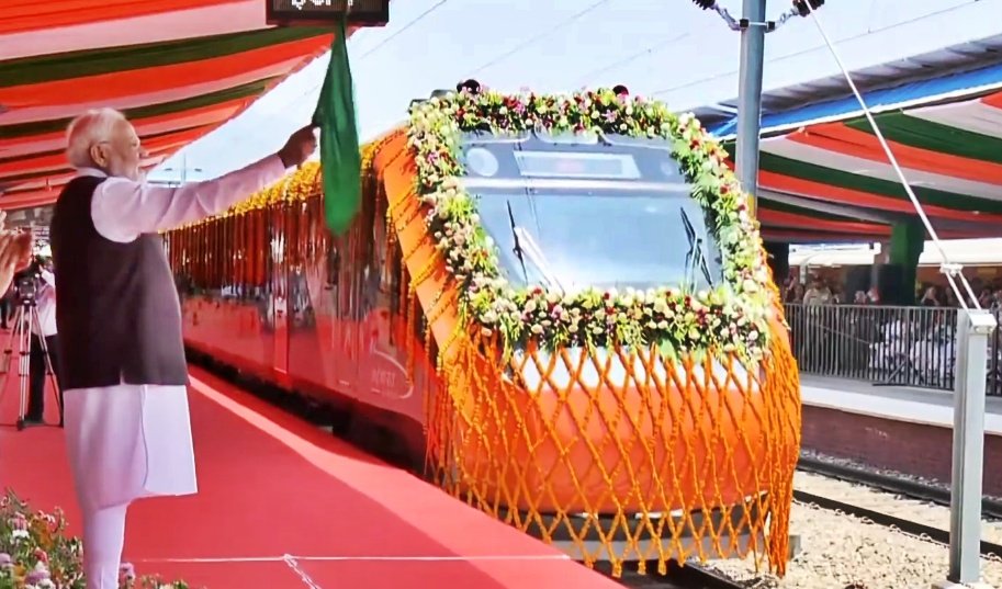 श्रीनगर और कटरा के बीच शुरू हुई वंदे भारत ट्रेन सेवा, अब सिर्फ 3 घंटे में पूरी होगी यात्रा