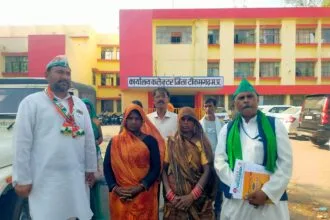 वीर फूलन देवी संगठन द्वारा कलेक्टर को महिला के साथ मारपीट वा थाना प्रभारी द्वारा महिला के साथ बदतमीजी से पेश आने को लेकर रमेश चंद्र ने ज्ञापन सौंपा।