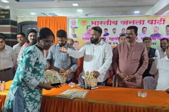 सरचिटणीस महेश जाधव यांच्या वतीने दहावी व बारावी गुणवंत विद्यार्थी च्या सत्कार समारंभ आयोजन