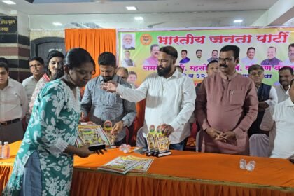 सरचिटणीस महेश जाधव यांच्या वतीने दहावी व बारावी गुणवंत विद्यार्थी च्या सत्कार समारंभ आयोजन