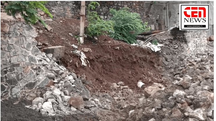 कल्याण : दुर्गाडी किल्ला परिसरातील भिंतीचा काही भाग कोसळला, कामाच्या गुणवत्तेवर प्रश्नचिन्ह