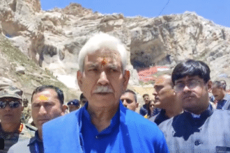 उपराज्यपाल मनोज सिन्हा ने अमरनाथ गुफा में की प्रथम पूजा, वार्षिक यात्रा 3 जुलाई से होगी शुरू