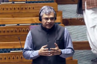 मुंबई-अहमदाबाद बुलेट ट्रेन परियोजना पर तेजी से हो रहा काम : अश्विनी वैष्णव