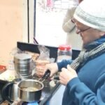 उत्तराखंड के मुख्यमंत्री ने भराड़ीसैंण में चाय बनाकर लोगों को पिलाई, विकास योजनाओं पर लिया फीडबैक