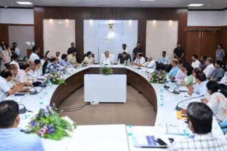 वर्धा जिल्हा हा राष्ट्रपिता महात्मा गांधी व आचार्य विनोबा भावे यांच्या वास्तव्याने पावन झालेला जिल्हा आहे.