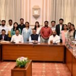 सामाजिक न्याय व विशेष सहाय्य विभागात महाराष्ट्र लोकसेवा आयोगाकडून समाज कल्याण अधिकारी (गट-ब) पदावर निवड झालेल्या २२ अधिकाऱ्यांना मुख्यमंत्री देवेंद्र फडणवीस यांच्या हस्ते सह्याद्री अतिथीगृह येथे नियुक्तीपत्र प्रदान करण्यात आले. या कार्यक्रमास सामाजिक न्याय मंत्री संजय शिरसाट उपस्थित होते.