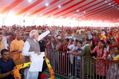 'नए भारत' के निर्माता, विश्व के सबसे लोकप्रिय जननायक आदरणीय प्रधानमंत्री श्री Narendra Modi जी ने आज बाबा विश्वनाथ की पावन नगरी वाराणसी में आयोजित महिला सम्मेलन में मातृशक्ति का अभिनंदन किया।