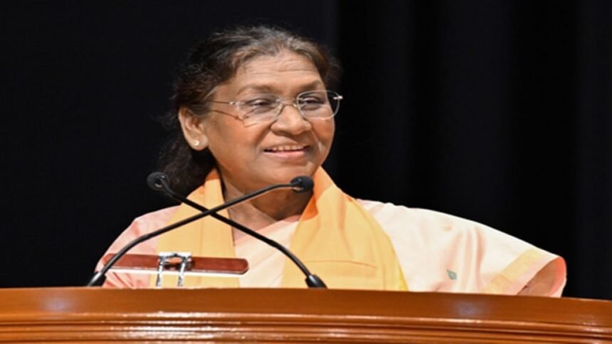 राष्ट्रपति मुर्मु ने बुद्ध पूर्णिमा की पूर्व संध्या पर दीं शुभकामनाएं, भगवान बुद्ध के आदर्शों को अपनाने की अपील