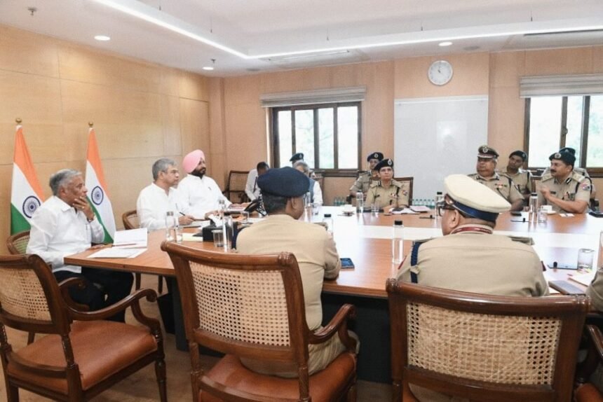 रेलवे अलर्ट मोड में, यात्रियों से संदिग्ध गतिविधियों की सूचना 139 पर देने की अपील
