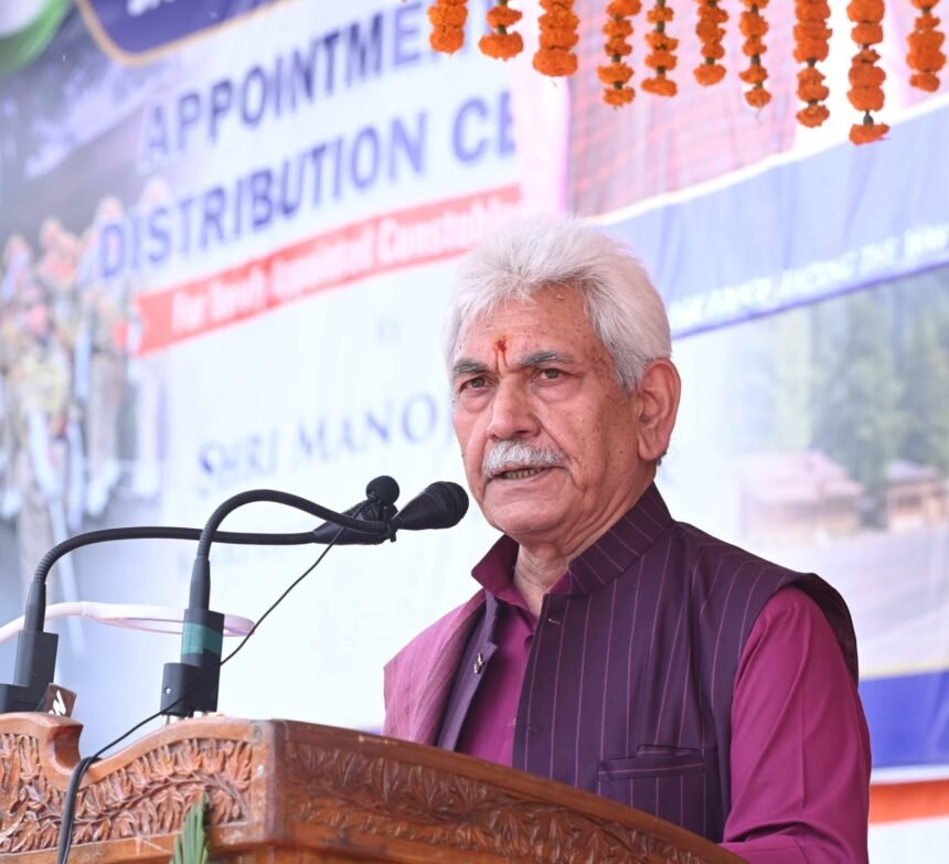 श्रीनगर में नए कांस्टेबलों को नियुक्ति पत्र सौंपे गए, J&K पुलिस को मिलेगी नई मजबूती