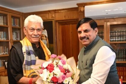 आज श्रीनगर स्थित लोक भवन में मध्य प्रदेश के माननीय मुख्यमंत्री Mohan Yadav जी से मुलाकात कर प्रसन्नता हुई।
