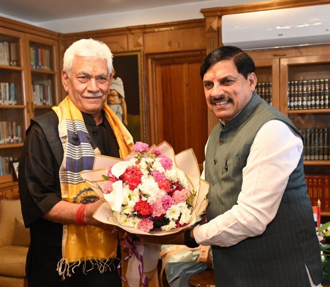 आज श्रीनगर स्थित लोक भवन में मध्य प्रदेश के माननीय मुख्यमंत्री Mohan Yadav जी से मुलाकात कर प्रसन्नता हुई।
