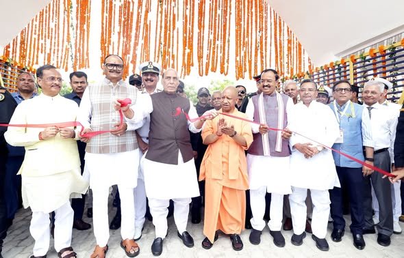 जब हमारे वीर सैनिक राष्ट्र की सुरक्षा के लिए पूर्ण समर्पण, साहस और अनुशासन के साथ अपने कर्तव्यों का निर्वहन करते हैं, तब प्रत्येक नागरिक का भी दायित्व बनता है कि वह उनके प्रति सम्मान एवं कृतज्ञता का भाव रखे।