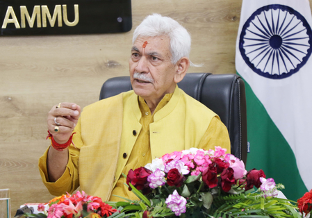 केंद्र ने जम्मू-कश्मीर के LG को राष्ट्रीय सुरक्षा के मद्देनजर टेलीकॉम सेवाओं पर दिए बड़े अधिकार