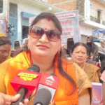 रामपुर-नारी शक्ति वंदन अधिनियम के समर्थन में भाजपा का प्रदर्शन, सपा सांसद के कार्यालय पर दिया धरना।