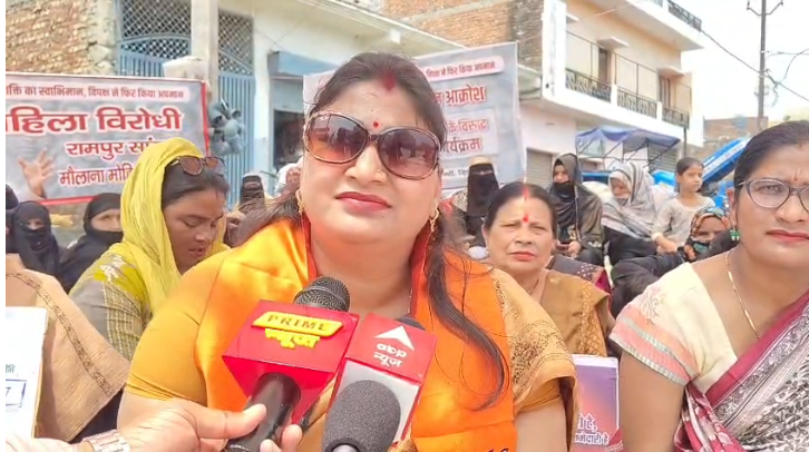 रामपुर-नारी शक्ति वंदन अधिनियम के समर्थन में भाजपा का प्रदर्शन, सपा सांसद के कार्यालय पर दिया धरना।