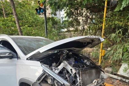 सिवुड्स ट्रैफिक शाखा की सतर्कता से बड़ा खुलासा; दुर्घटनाग्रस्त कार से अफीम, पिस्तौल और केमिकल बरामद
