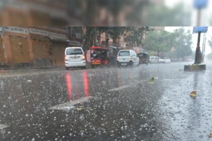 नासिक में ओलों के साथ जोरदार बारिश, भीषण गर्मी से मिली राहत, बच्चों ने उठाया जमकर आनंद