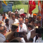 रामपुर में राष्ट्रीय शिव शक्ति सेना का जोरदार विरोध प्रदर्शन कलेक्ट पहुंच कर ज्ञावन भैंस और बछड़ों को काटने पर रोक लगाने और फैक्ट्री को बंद करने की मांग।