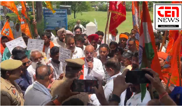 रामपुर में राष्ट्रीय शिव शक्ति सेना का जोरदार विरोध प्रदर्शन कलेक्ट पहुंच कर ज्ञावन भैंस और बछड़ों को काटने पर रोक लगाने और फैक्ट्री को बंद करने की मांग।