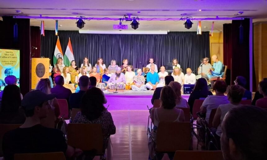 हंगेरियन कलाकारों की भारतीय भक्ति संगीत, राम धुन और संस्कृत मंत्र की प्रस्तुति,  श्रोताओं को किया मंत्रमुग्ध