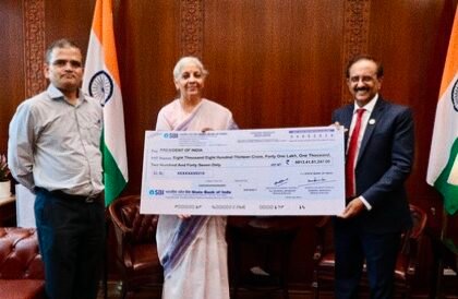 एसबीआई ने केंद्र सरकार को सौंपा 8,813 करोड़ रुपए का डिविडेंड