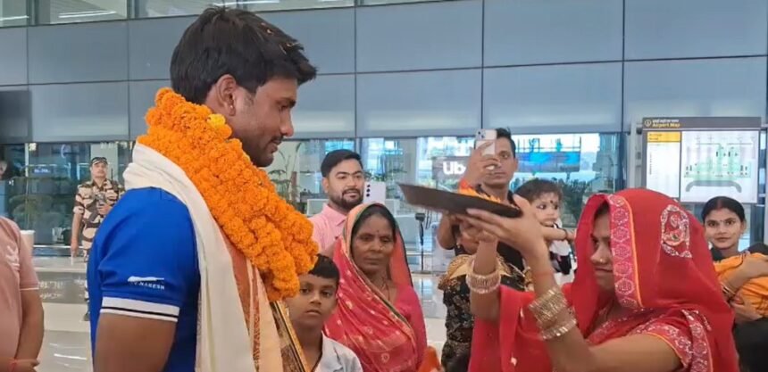 अंडर-18 हॉकी एशिया कप विजेता गोलकीपर सावन कुमार का पटना में भव्य स्वागत