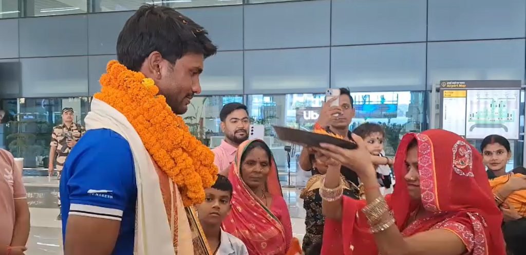 अंडर-18 हॉकी एशिया कप विजेता गोलकीपर सावन कुमार का पटना में भव्य स्वागत