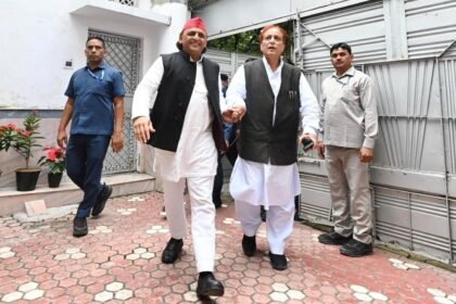 ब्रेकिंग न्यूज़ रामपुर समाजवादी पार्टी के वरिष्ठ नेता जयदेव सिंह यदुवंशी ने मीडिया से वार्ता कर भारतीय जनता पार्टी पर निशान साधा कहा भाजपा ने जनता से जो भी वादे किए वो पूरे नहीं किये यह सरकार फेलियर सरकार है।