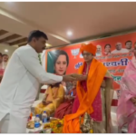 टीकमगढ़ में भारतीय जनता पार्टी महिला मोर्चा की प्रदेश अध्यक्ष एडवोकेट अश्विनी परांजपे राजवाड़े के स्वागत में भव्य कार्यक्रम आयोजित किया गया। इस दौरान उन्होंने भाजपा की कार्यकर्ता-आधारित संस्कृति की सराहना करते हुए कहा कि पार्टी में सामान्य कार्यकर्ता को भी शीर्ष नेतृत्व तक पहुंचने का अवसर मिलता है।