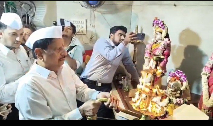 प्रधानमंत्री नरेंद्र मोदी के ऐतिहासिक जनसेवा कार्यकाल का सम्मान वन मंत्री गणेश नाईक की उपस्थिति में विशेष पूजा एवं महाआरती का आयोजन