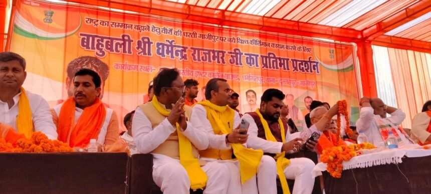 बाहुबली धर्मेंद्र राजभर ने मात्र 6मिनट 23सेकेंड में 651नारियल फोड़कर इतिहास रच दिया गाजीपुर।