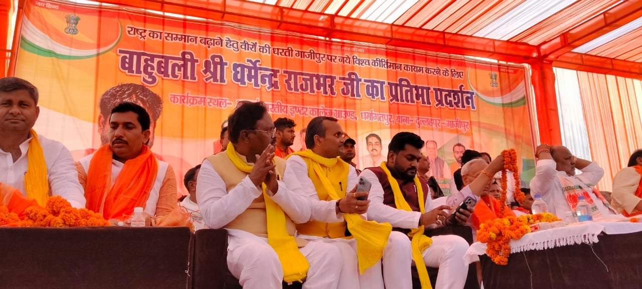 बाहुबली धर्मेंद्र राजभर ने मात्र 6मिनट 23सेकेंड में 651नारियल फोड़कर इतिहास रच दिया गाजीपुर।
