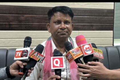 ब्रेकिंग न्यूज़ रामपुर समाजवादी पार्टी के वरिष्ठ नेता जयदेव सिंह यदुवंशी ने मीडिया से वार्ता कर भारतीय जनता पार्टी पर निशान साधा कहा भाजपा ने जनता से जो भी वादे किए वो पूरे नहीं किये यह सरकार फेलियर सरकार है।