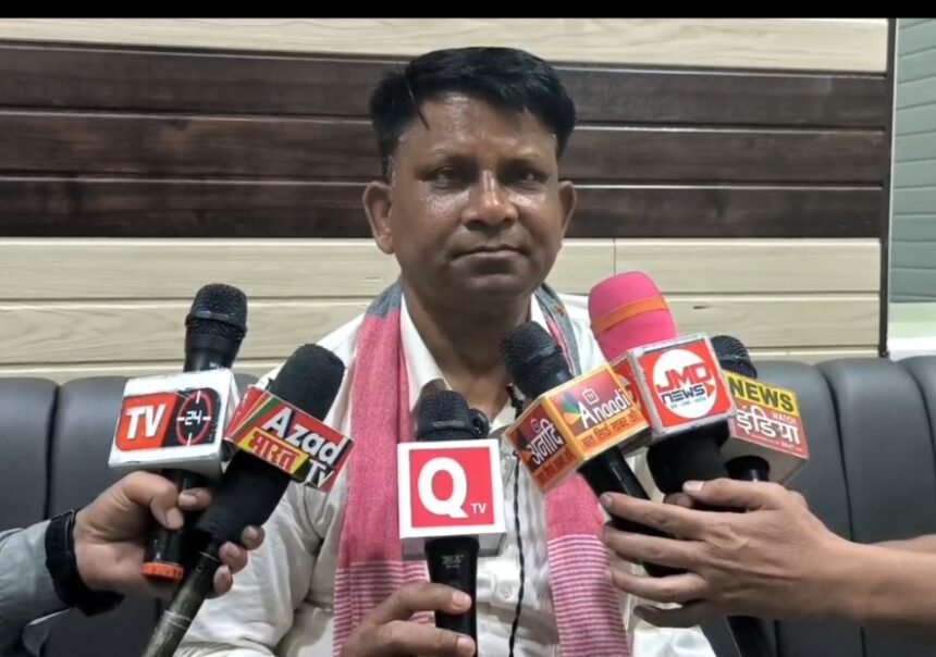 ब्रेकिंग न्यूज़ रामपुर समाजवादी पार्टी के वरिष्ठ नेता जयदेव सिंह यदुवंशी ने मीडिया से वार्ता कर भारतीय जनता पार्टी पर निशान साधा कहा भाजपा ने जनता से जो भी वादे किए वो पूरे नहीं किये यह सरकार फेलियर सरकार है।