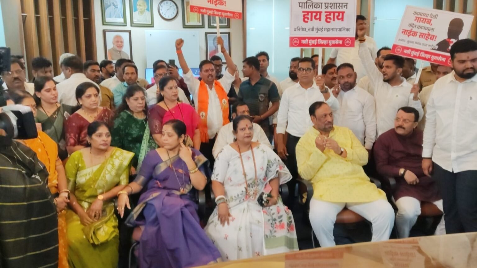 वाशी अस्पताल के बाहर शिवसैनिकों का हंगामा; मंत्री गणेश नाईक का विरोध