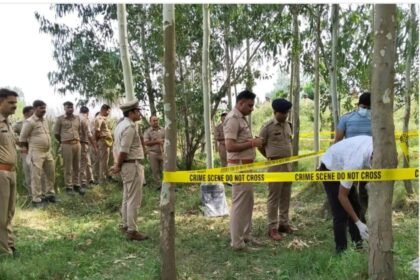रामपुर/ खेत में मिला युवक का शव खंडिया चौराहे से 200 मीटर दूर ग्रामीणों ने देखा, फोरेंसिक टीम ने जुटाए साक्ष्य।