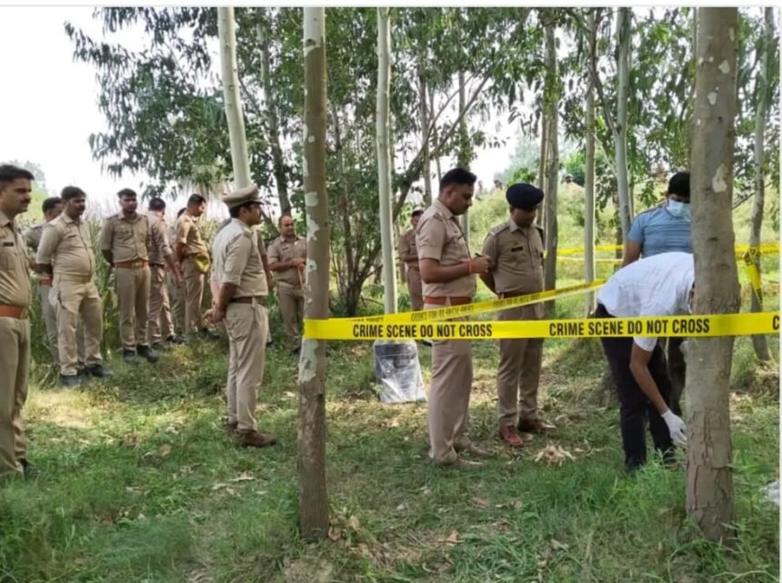 रामपुर/ खेत में मिला युवक का शव खंडिया चौराहे से 200 मीटर दूर ग्रामीणों ने देखा, फोरेंसिक टीम ने जुटाए साक्ष्य।