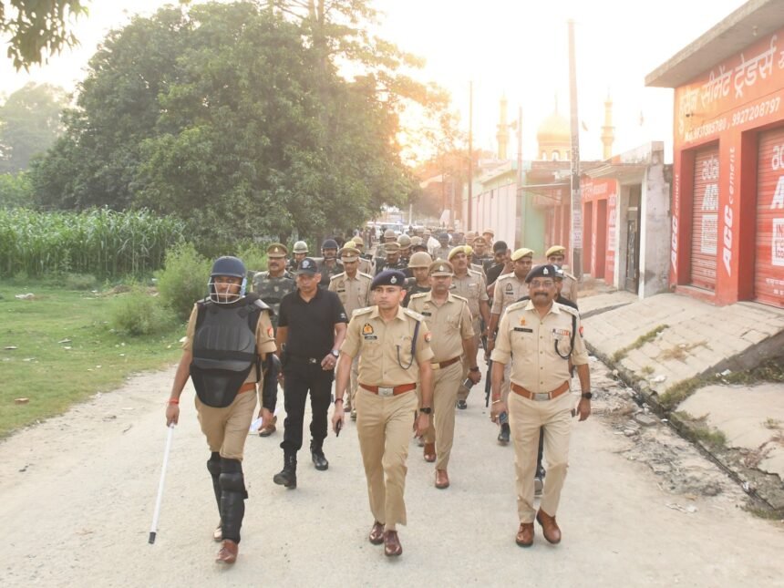 रामपुर में मुहर्रम पर्व को लेकर प्रशासन और पुलिस पूरी तरह अलर्ट मोड पर है। सुरक्षा व्यवस्था को सुचारू रखने के लिए जिलाधिकारी और पुलिस अधीक्षक की देखरेख में संवेदनशील इलाकों में फ्लैग मार्च और पुलिस गश्त की गई