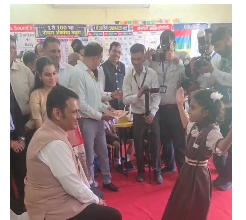 जब एक नन्ही छात्रा ने ली मुख्यमंत्री का ‘इंटरव्यू …