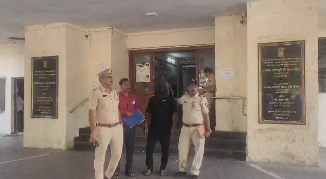 चरित्र पर शक में पति ने पत्नी और सास की चाकू मारकर हत्या; नेरुल पुलिस ने आरोपी को किया गिरफ्तार