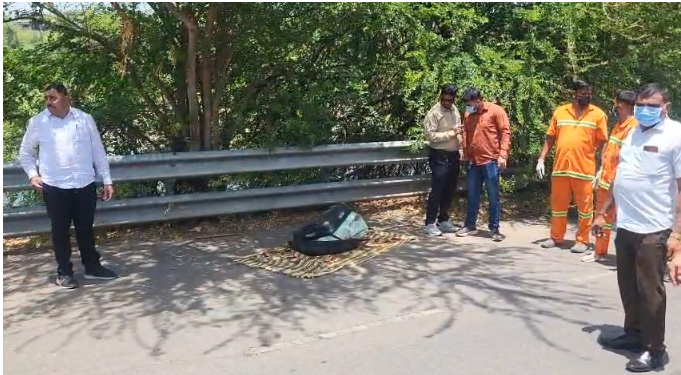 नासिक के तपोवन मे सूटकेस में मिली लाश घटना स्थल पर पुलिस ने पहुंच कर की जाँच टुकड़ों में थी लाश