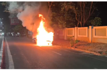 नवी मुंबई के पनवेल में CNG वाहन में भीषण आग