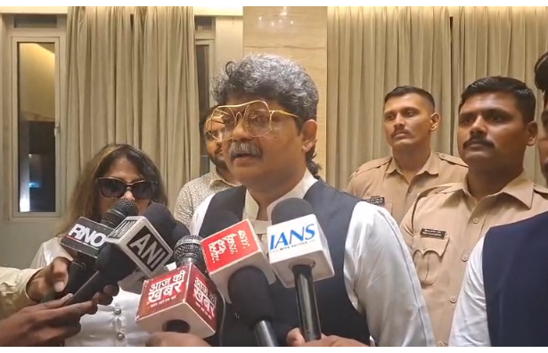 एकनाथ शिंदे की पार्टी राजनैतिक टोली बन गई है वह गरीब मजदूरों का हक मार रही है.. एडवोकेट गुणरत्न सदावर्ते