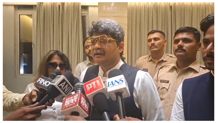 एकनाथ शिंदे की पार्टी राजनैतिक टोली बन गई है वह गरीब मजदूरों का हक मार रही है.. एडवोकेट गुणरत्न सदावर्ते
