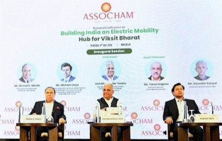 भारत को वैश्विक इलेक्ट्रिक मोबिलिटी हब बनाने के लिए हरित विकास और मजबूत इंफ्रास्ट्रक्चर जरूरी : भूपेंद्र यादव