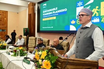 मुख्यमंत्री ने SKICC श्रीनगर में ‘सतत पर्यटन योजना’ कॉन्क्लेव का किया उद्घाटन, जम्मू-कश्मीर में भविष्य के पर्यटन मॉडल पर जोर