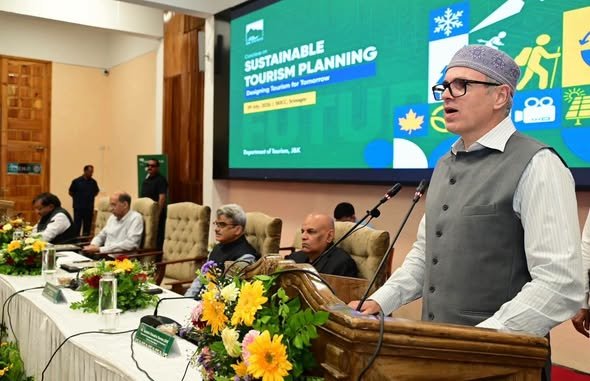 मुख्यमंत्री ने SKICC श्रीनगर में ‘सतत पर्यटन योजना’ कॉन्क्लेव का किया उद्घाटन, जम्मू-कश्मीर में भविष्य के पर्यटन मॉडल पर जोर