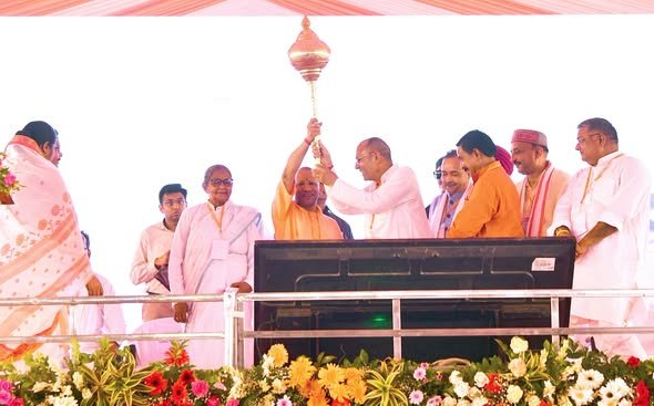 सनातन के पावन तीर्थ, भगवान श्री कल्कि की पुण्य धरा जनपद सम्भल के चंदौसी एवं सम्भल विधान सभा क्षेत्रों में आज ₹569 करोड़ से ​अधिक लागत की 66 विकास परियोजनाओं का लोकार्पण एवं शिलान्यास किया। साथ ही,