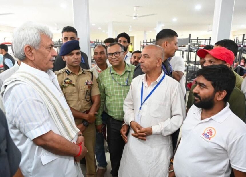 श्री अमरनाथ यात्रा 2026, मनोज सिन्हा नुनवान दौरा, अमरनाथ यात्रा श्रद्धालु संख्या, नुनवान बेस कैंप सुविधाएं, कश्मीर यात्रा समाचार, बाबा बर्फानी दर्शन अपडेट, J&K LG समीक्षा बैठक, अमरनाथ यात्रा ताजा खबर